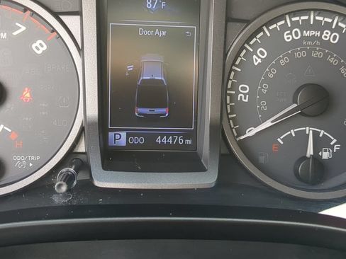 Used 2019 Toyota Tacoma TRD Off-Road AWD/4WD image 34