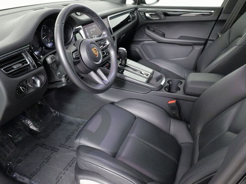 Used 2024 Porsche Macan image 33