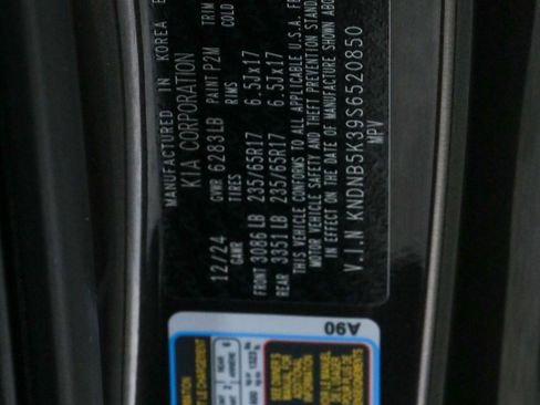 Used 2025 Kia Carnival FWD image 33