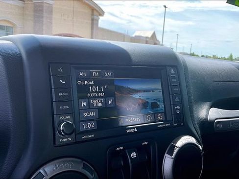 Used 2017 Jeep Wrangler Sport AWD/4WD image 13