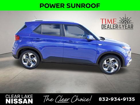 Used 2023 Hyundai Venue SEL image 8