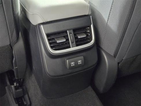 Used 2022 Subaru Outback Premium image 9