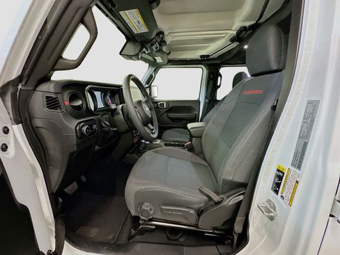 Used 2025 Jeep Wrangler Unlimited Rubicon image 13