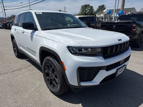 New 2026 Jeep Grand Cherokee Altitude AWD/4WD image 7