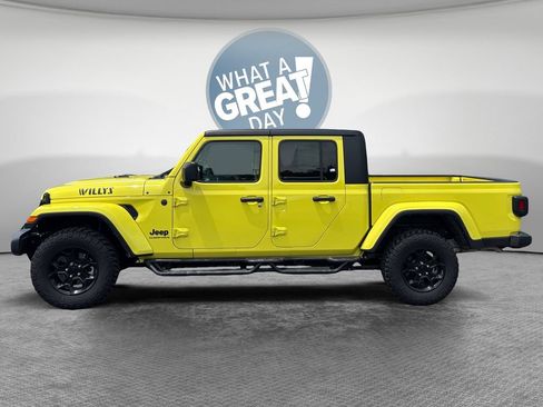 Used 2023 Jeep Gladiator Sport AWD/4WD image 7
