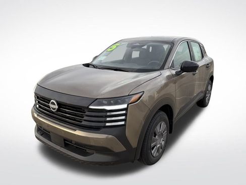 Used 2025 Nissan Kicks S image 4