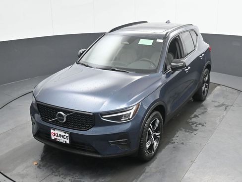 New 2026 Volvo XC40 B5 Core w/ Protection Package Premier image 33
