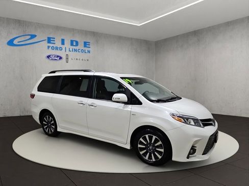 Used 2019 Toyota Sienna Limited image 1