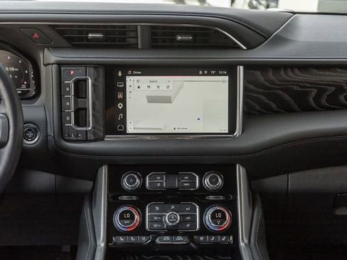 Used 2023 GMC Yukon Denali w/ Advanced Technology Package AWD/4WD image 9
