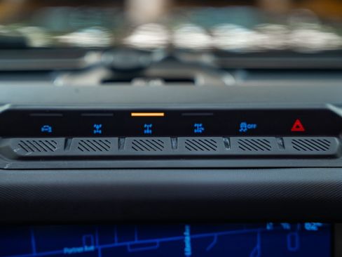 Used 2025 Ford Bronco Badlands image 28