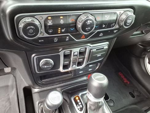 Used 2021 Jeep Gladiator Willys image 29