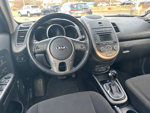 Used 2013 Kia Soul + w/ Audio Pkg image 22