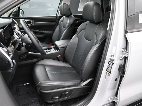 Used 2023 Kia Sorento EX w/ Panoramic Sunroof Package FWD image 17