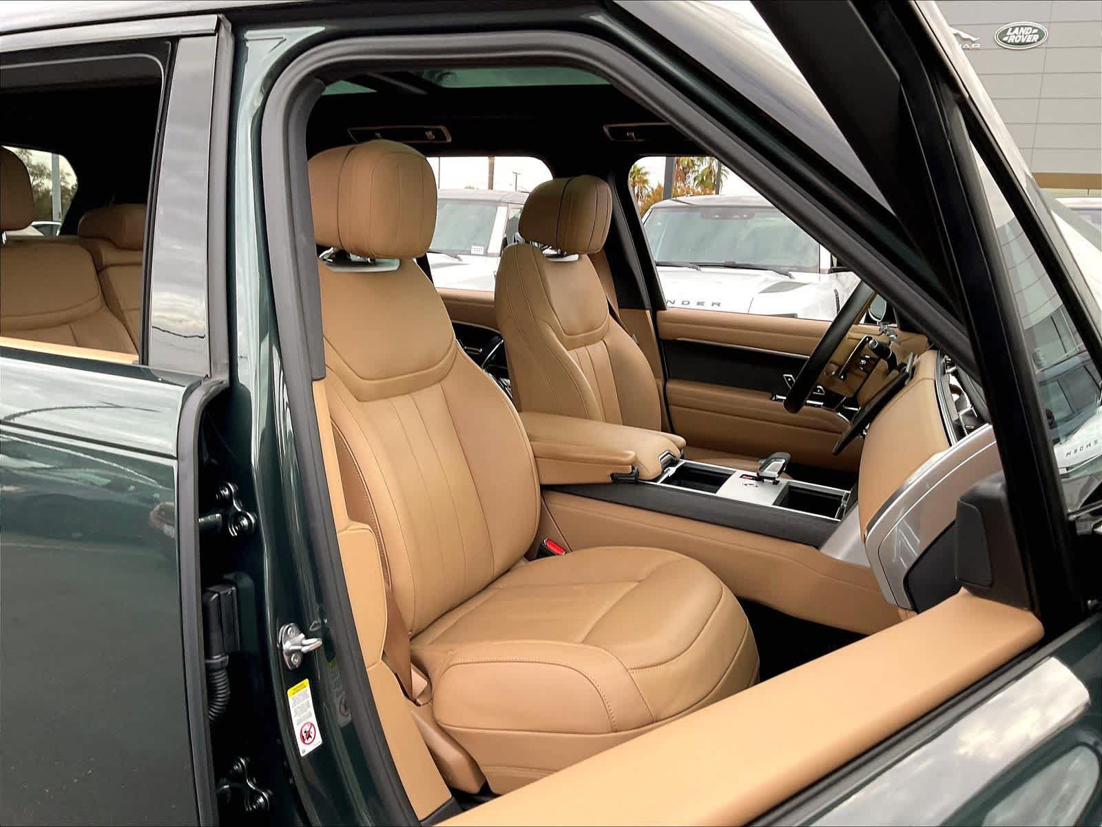Used 2025 Land Rover Range Rover SE AWD/4WD image 10