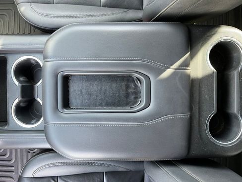 Used 2022 Chevrolet Suburban LT image 22