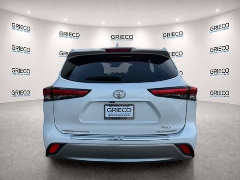 Used 2022 Toyota Highlander Platinum FWD image 6