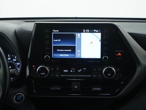 Used 2021 Toyota Highlander XLE image 16