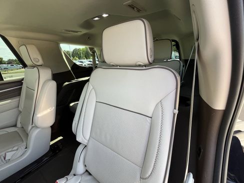 Used 2023 GMC Yukon Denali AWD/4WD image 29