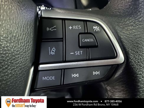 Used 2023 Toyota Sienna XLE image 32