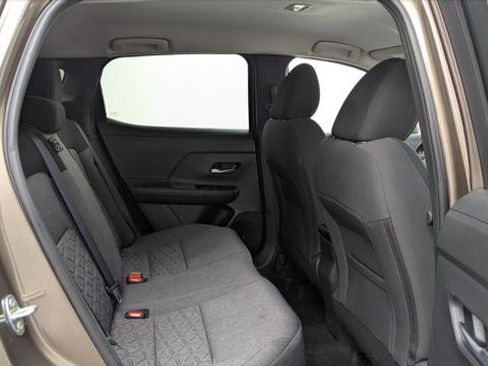 Used 2025 Nissan Kicks SV AWD/4WD image 18