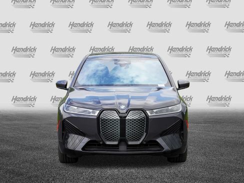 Used 2023 BMW iX xDrive50 w/ Sport Package AWD/4WD image 3