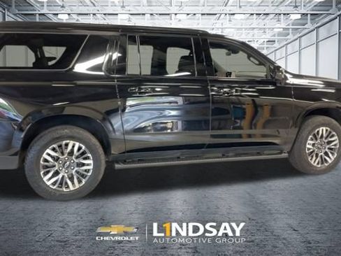 Used 2025 Chevrolet Suburban Z71 AWD/4WD image 2