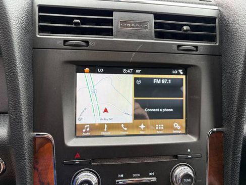 Used 2016 Lincoln Navigator Select AWD/4WD image 34
