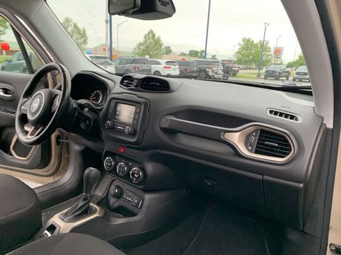 Used 2016 Jeep Renegade Latitude w/ Popular Equipment Group AWD/4WD image 26