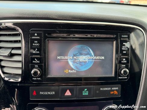 Used 2017 Mitsubishi Outlander ES AWD/4WD image 26