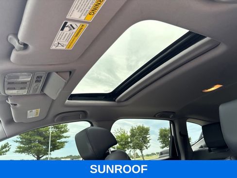 Used 2022 Honda CR-V Touring image 2