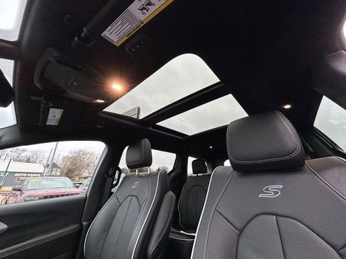 New 2026 Chrysler Pacifica Limited w/ S Appearance Package image 35