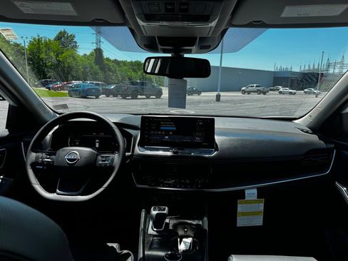 New 2026 Nissan Rogue Platinum AWD/4WD image 13