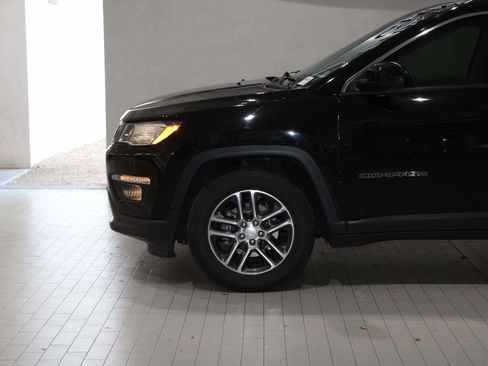 Used 2020 Jeep Compass Latitude FWD image 4