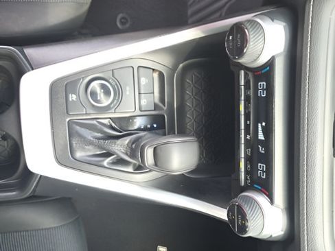 Used 2021 Toyota RAV4 LE AWD/4WD image 21