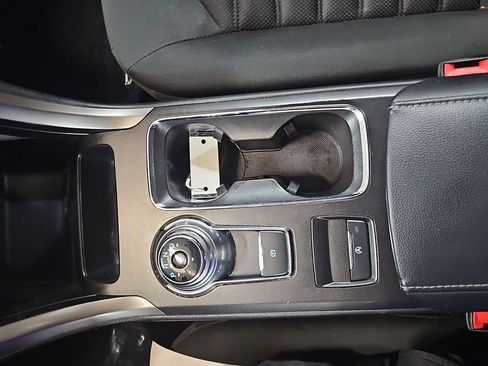 Used 2017 Ford Fusion SE w/ Fusion SE Technology Package FWD image 19