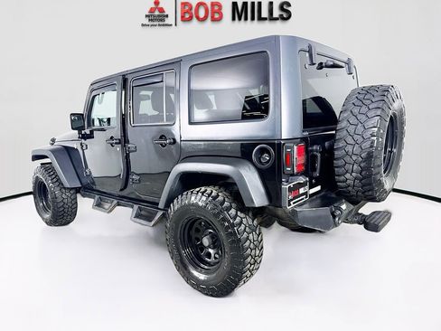 Used 2017 Jeep Wrangler Unlimited Rubicon w/ Dual Top Group AWD/4WD image 5