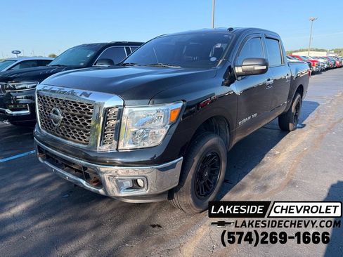 Used 2018 Nissan Titan 4x4 Crew Cab image 1