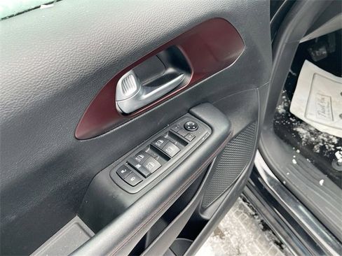 Used 2019 Chrysler Pacifica Touring-L image 23