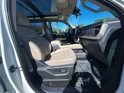 Used 2022 Ford Expedition XLT image 24