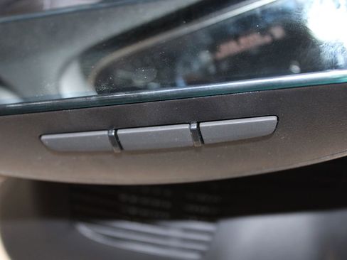 Used 2024 Mercedes-Benz GLC 300 4MATIC image 49