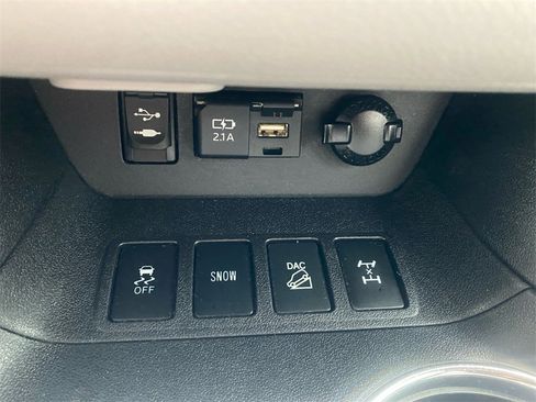 Used 2019 Toyota Highlander XLE image 24