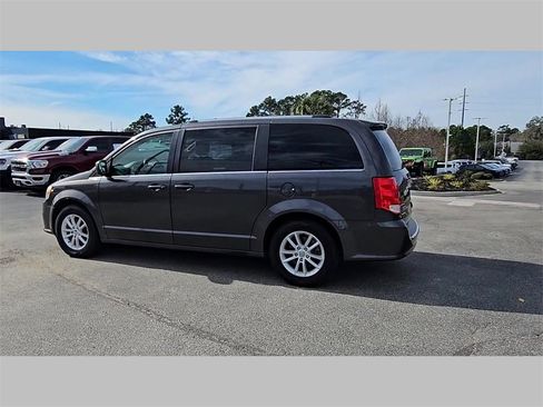 Used 2019 Dodge Grand Caravan SXT image 28
