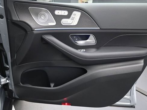 Used 2026 Mercedes-Benz GLS 450 4MATIC image 32