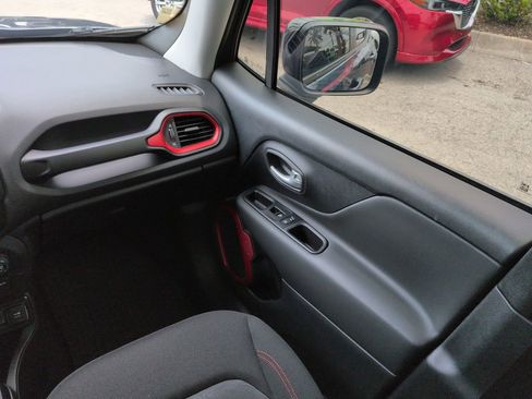 Used 2023 Jeep Renegade Trailhawk w/ Trailer Tow Group AWD/4WD image 17