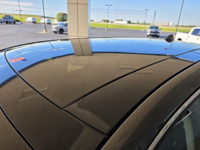 Used 2018 Ford Edge Titanium w/ Equipment Group 301A AWD/4WD image 2