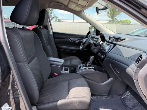 Used 2017 Nissan Rogue SV image 18