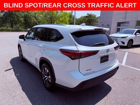 Used 2021 Toyota Highlander XLE FWD image 5