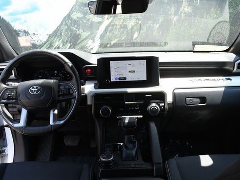 Certified 2024 Toyota Tacoma TRD Off-Road AWD/4WD image 18