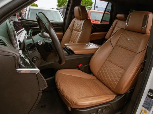 Used 2022 Cadillac Escalade Premium Luxury w/ Performance Package AWD/4WD image 13
