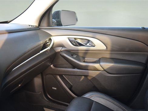 Used 2021 Chevrolet Traverse RS w/ LPO, Floor Liner Package image 18